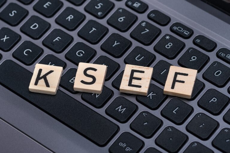 Faktury w KSeF – nowa ustawa podpisana